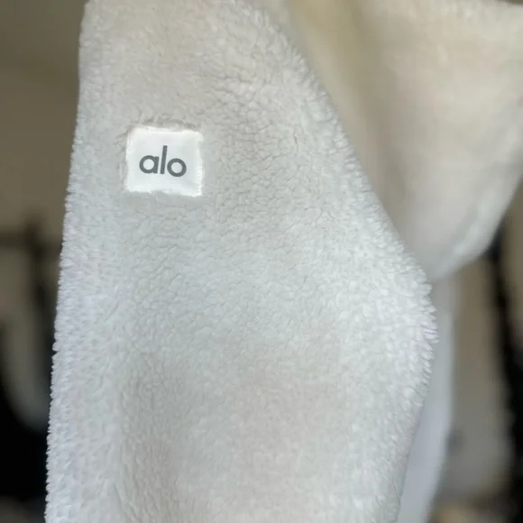 ALO Yoga Soft White Sherpa Jacket